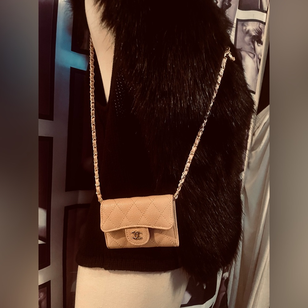 💕Chanel beige tan Mini wallet Quilted Bag with Gold Chain Vegan Leather - Picture 3 of 13